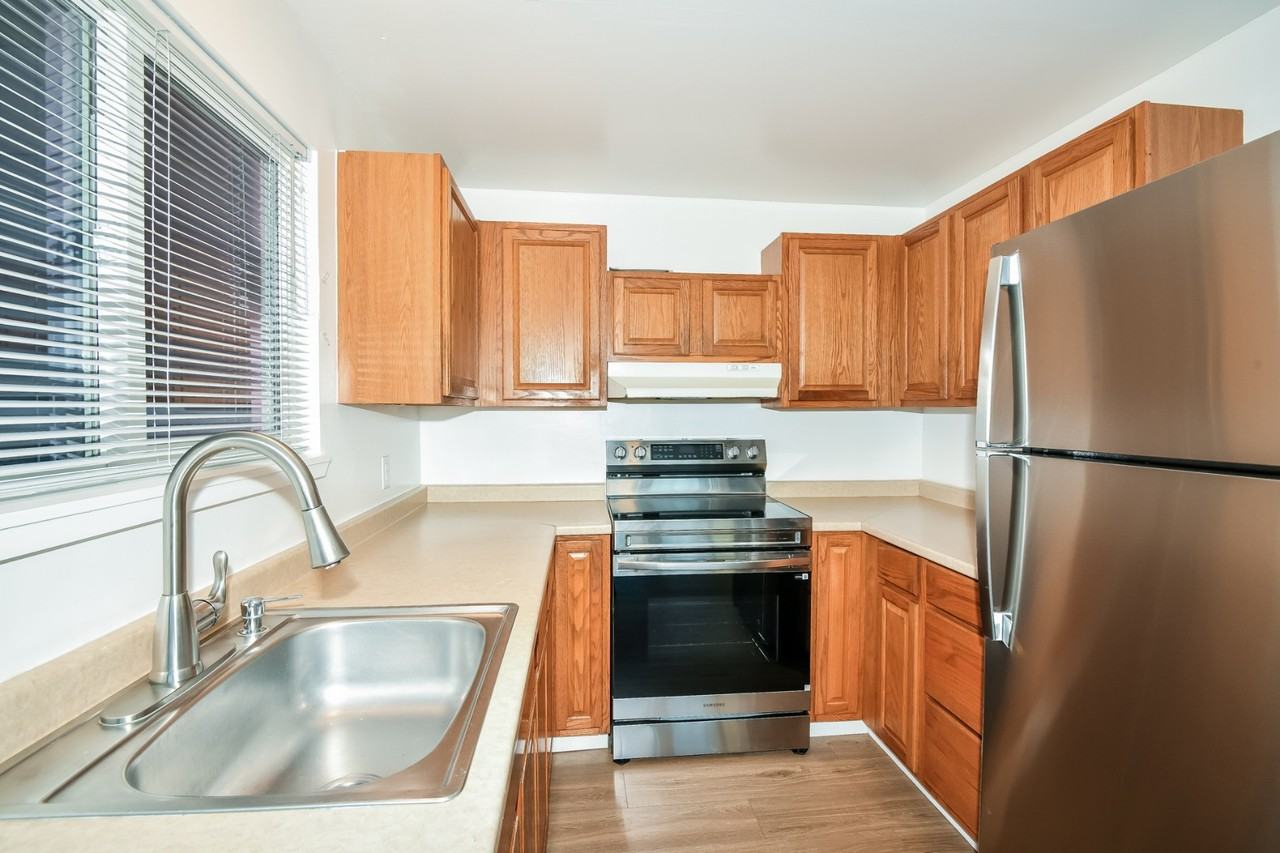 1710 Sturgus Ave S #1 - Photo 4 of 10