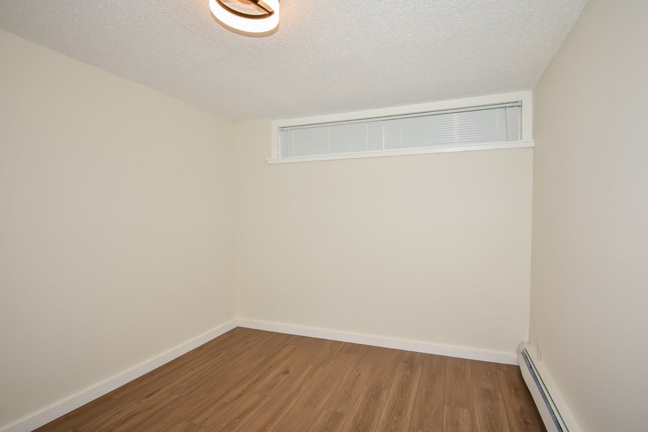 1710 Sturgus Ave S #1 - Photo 5 of 10