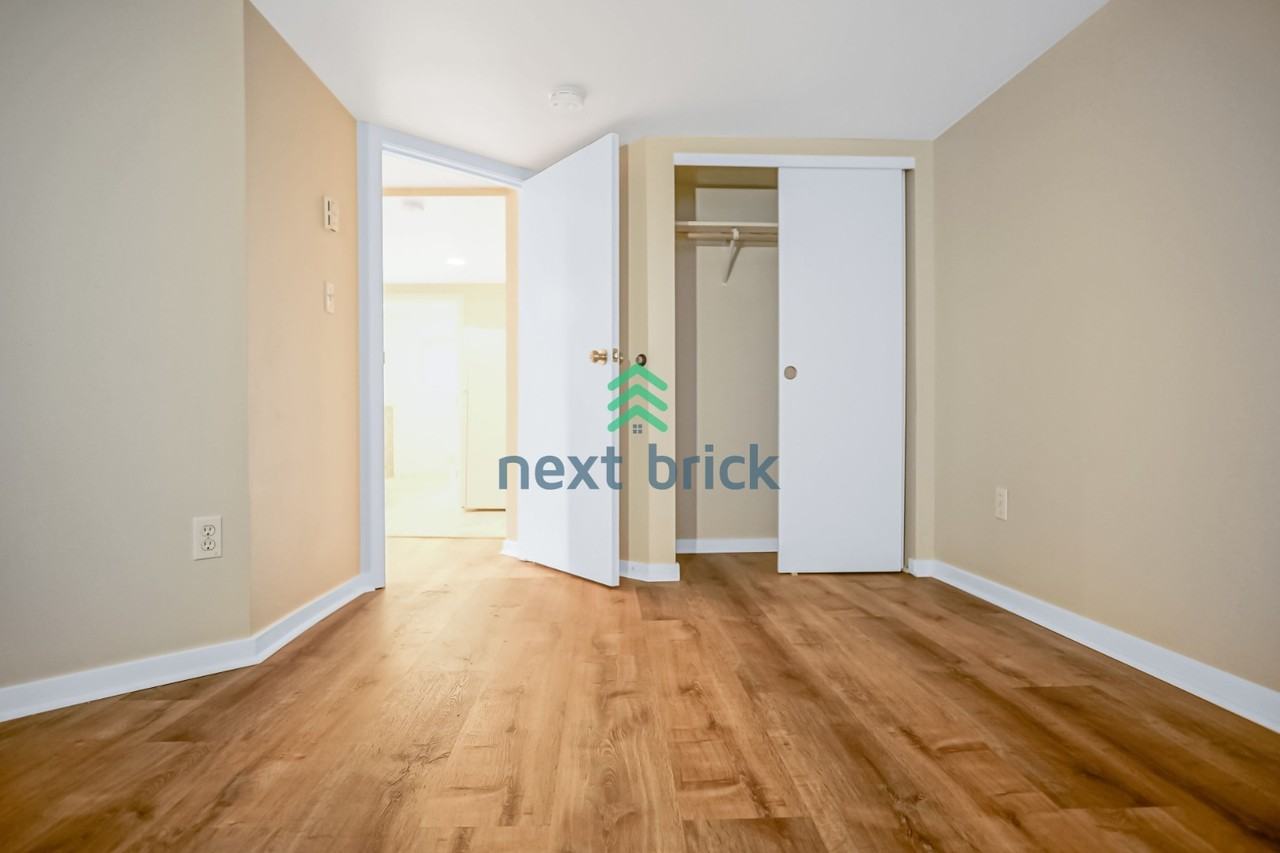 909 N 105th St - Photo 6 of 14