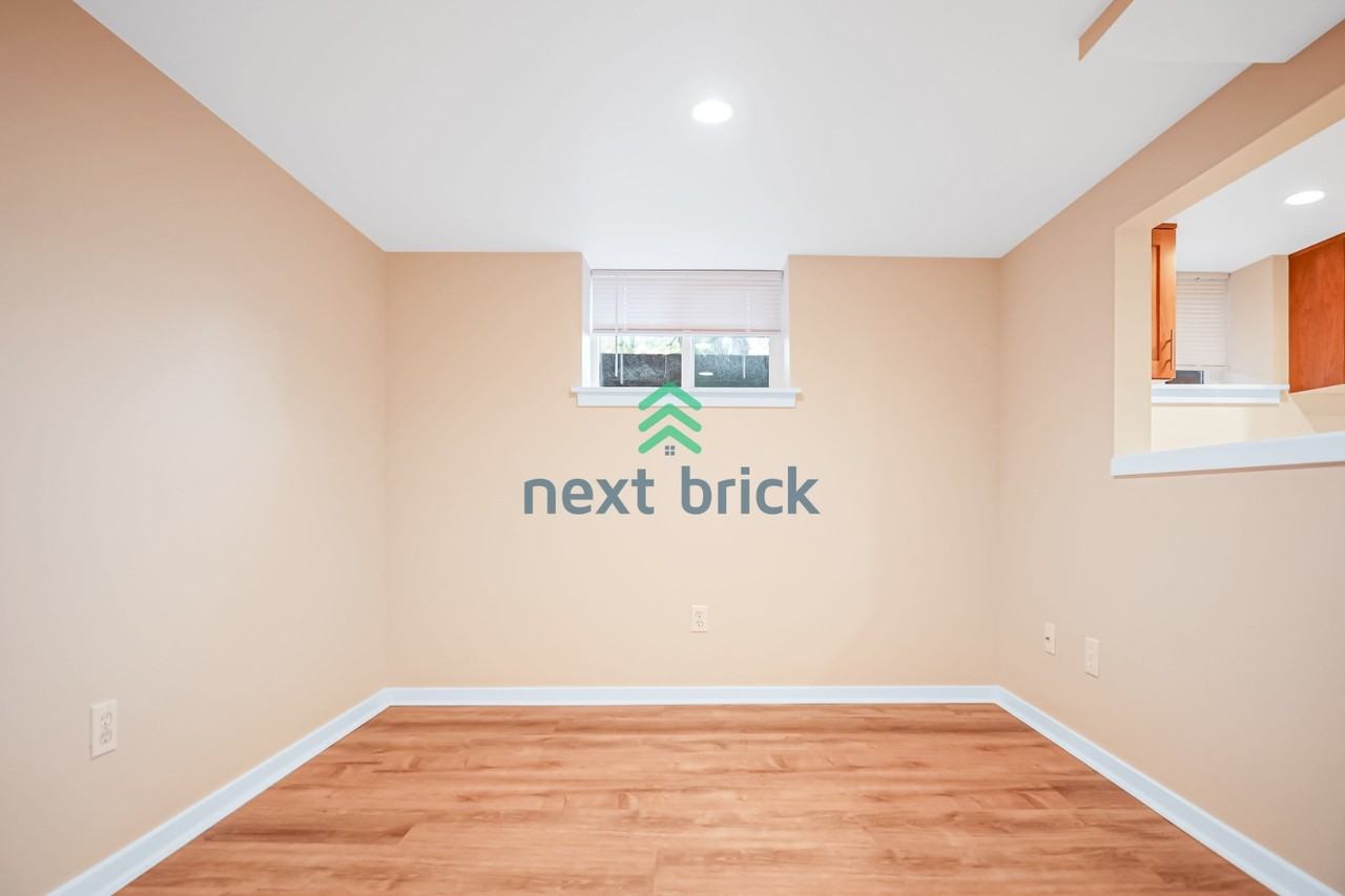 909 N 105th St - Photo 7 of 14