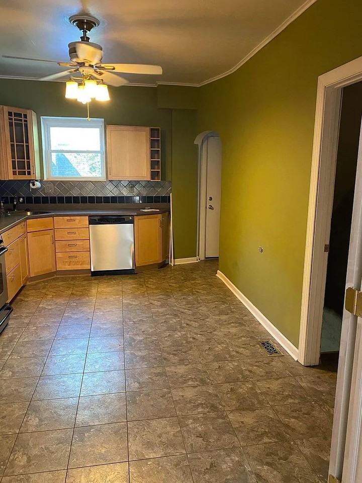 1709 Sarah St - Photo 7 of 31