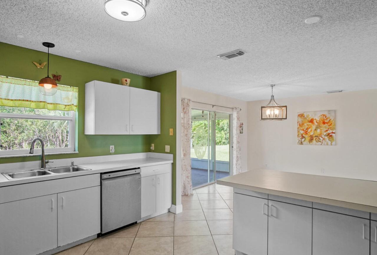 5680 Travelers Way - Photo 4 of 17