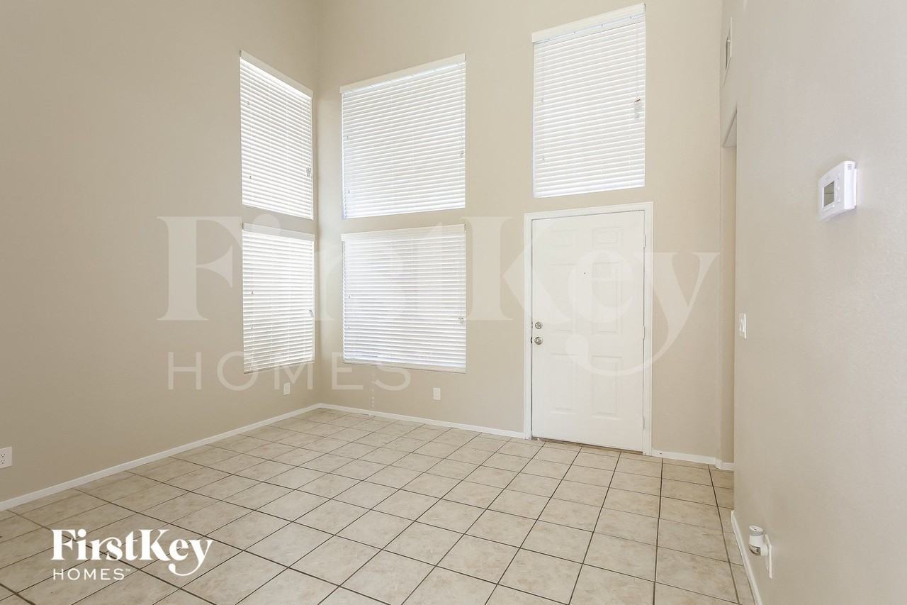 800 Coliseum Ln - Photo 3 of 15