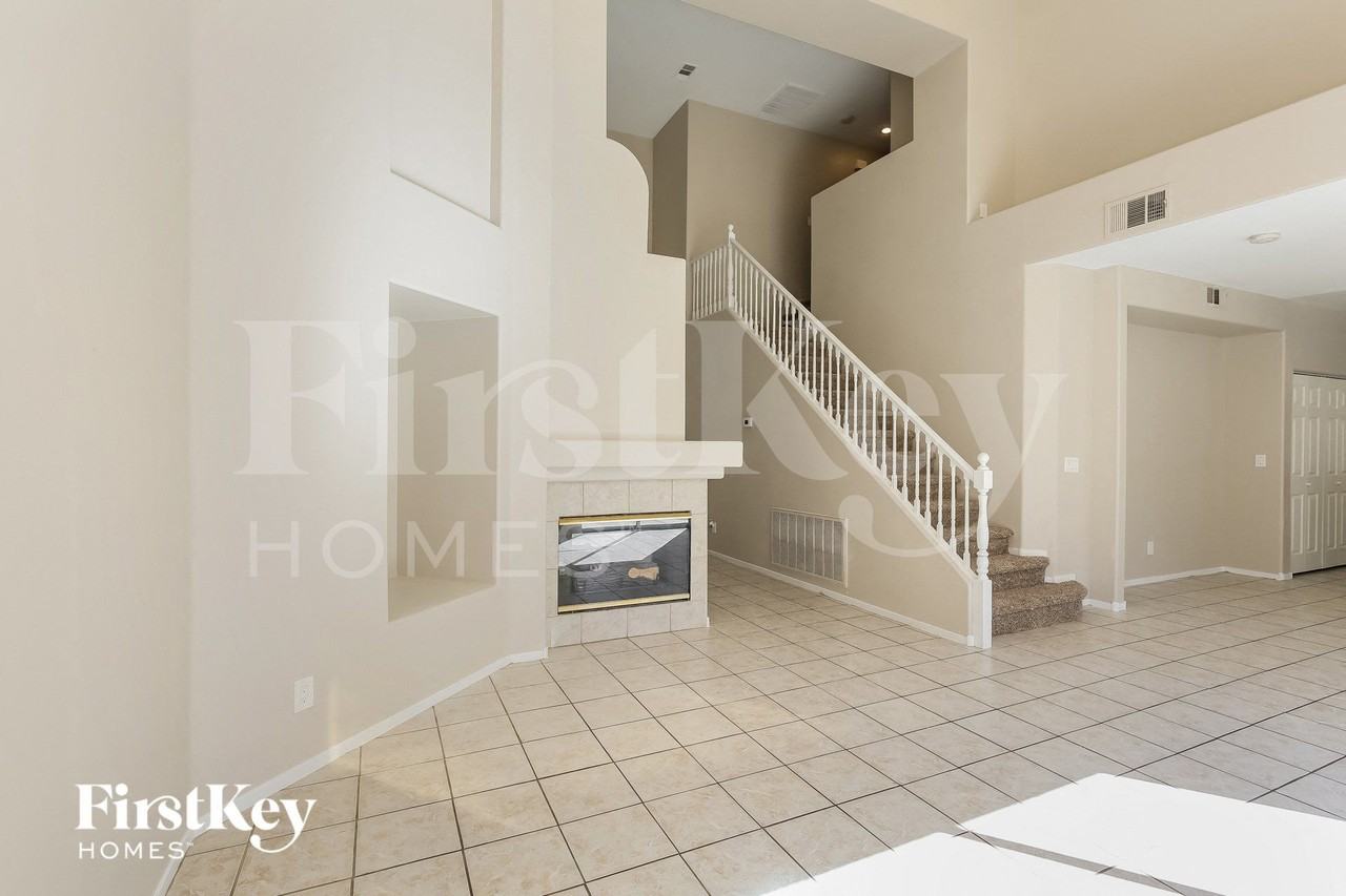 800 Coliseum Ln - Photo 5 of 15