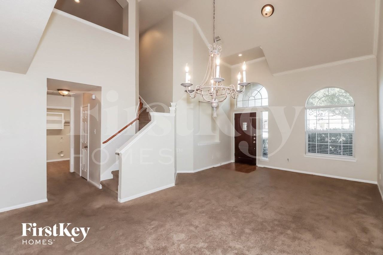 19211 Sunny Leaf Ln - Photo 5 of 15