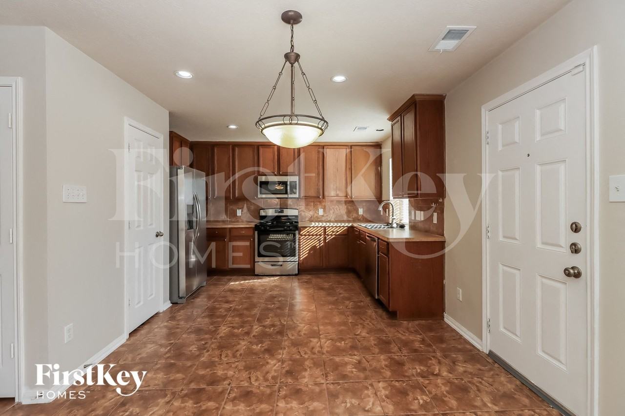 19211 Sunny Leaf Ln - Photo 6 of 15