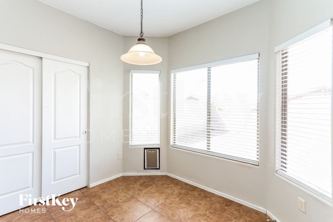 8404 S Otis Dr - Photo 5 of 16