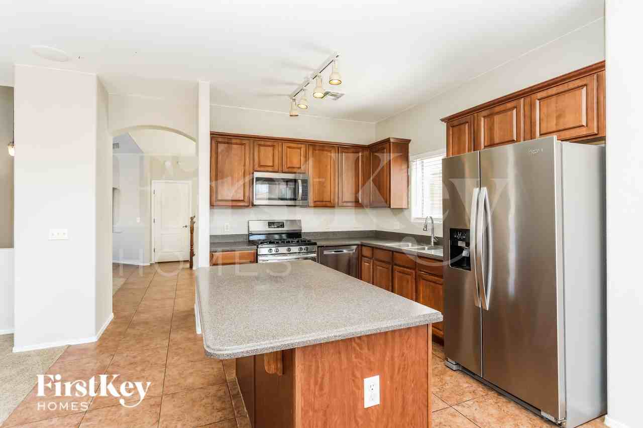 8404 S Otis Dr - Photo 6 of 16