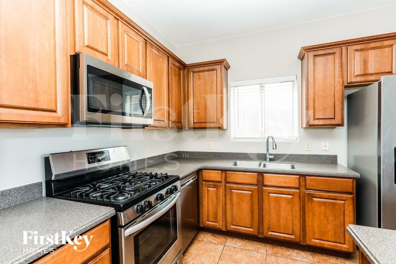 8404 S Otis Dr - Photo 7 of 16