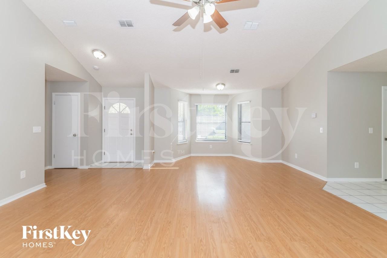 8445 Hamden Rd - Photo 3 of 15