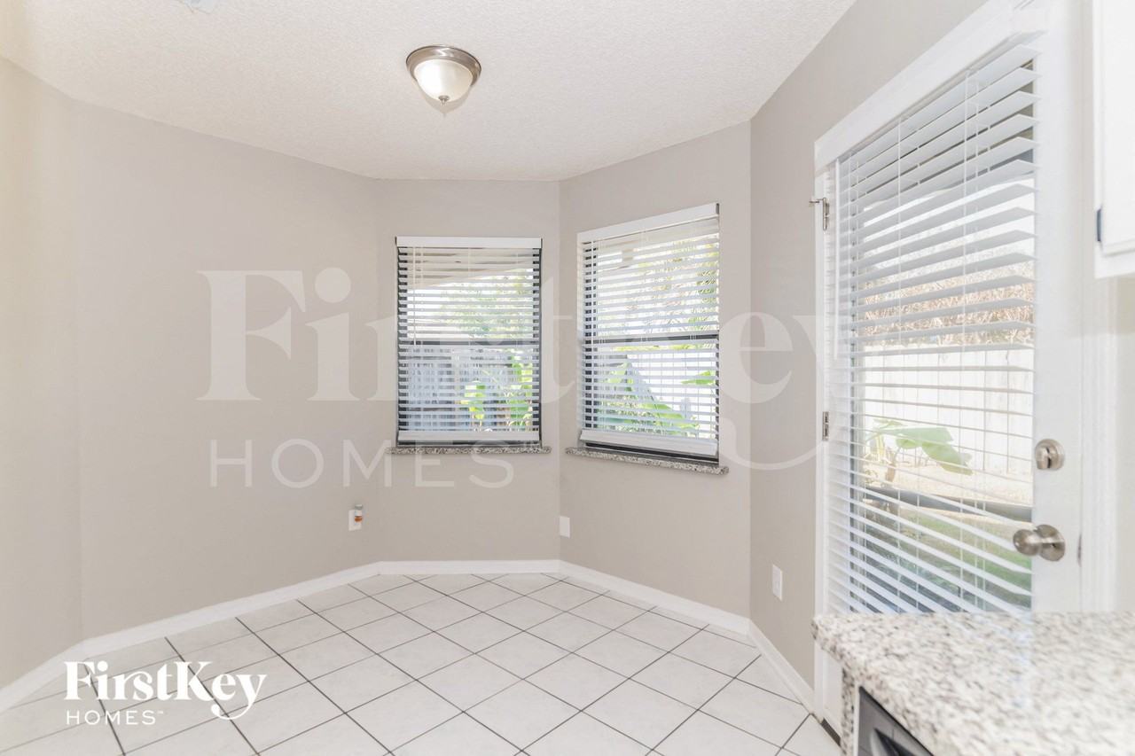 8445 Hamden Rd - Photo 5 of 15