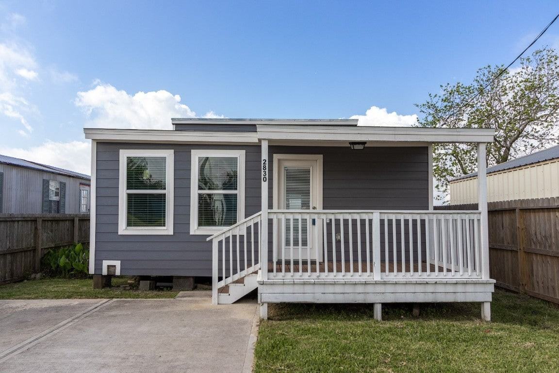 2830 Bay Oaks Harbor Dr - Photo 2 of 17