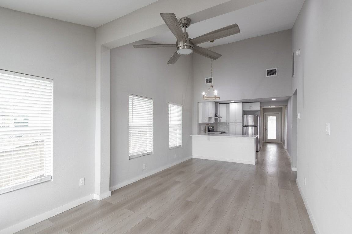 2830 Bay Oaks Harbor Dr - Photo 4 of 17