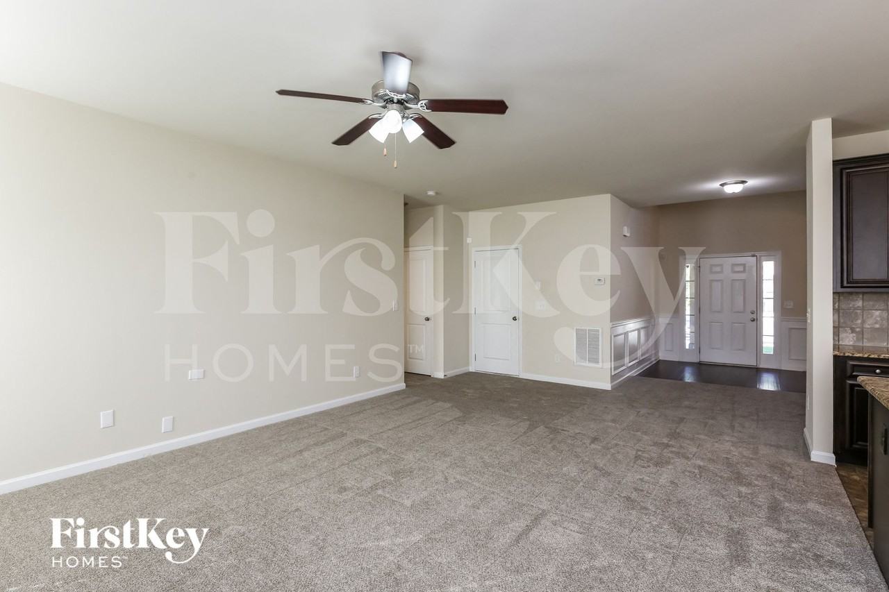 403 Live Oak Pass - Photo 2 of 15