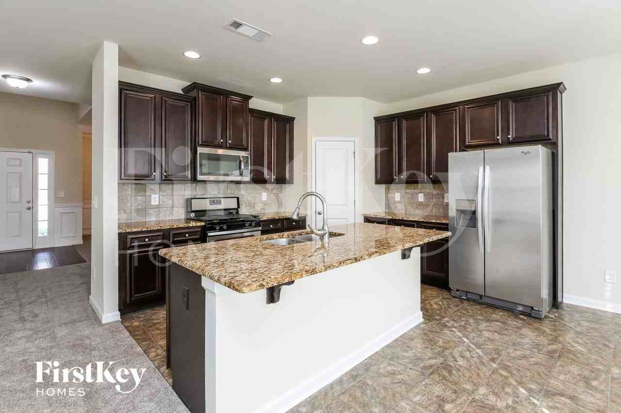 403 Live Oak Pass - Photo 6 of 15