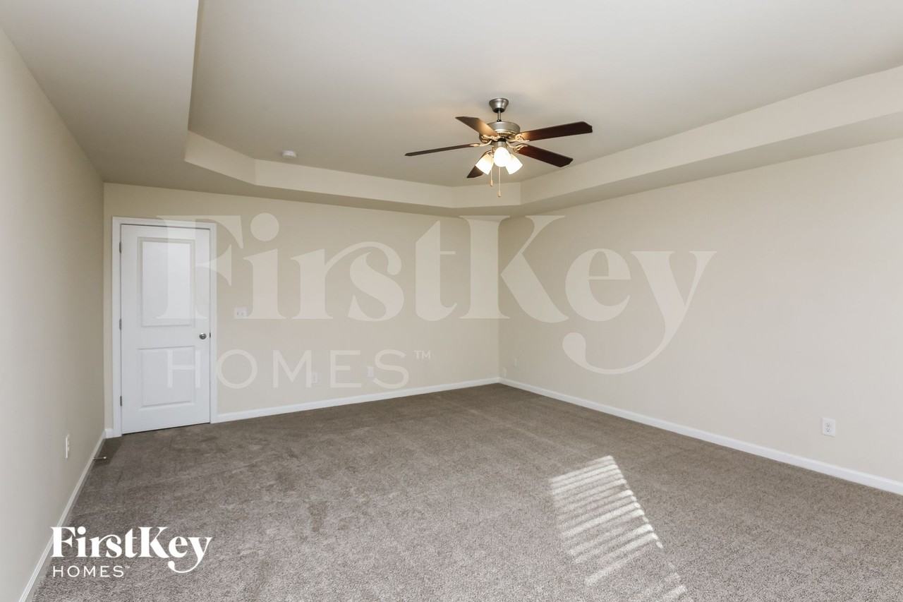 403 Live Oak Pass - Photo 7 of 15