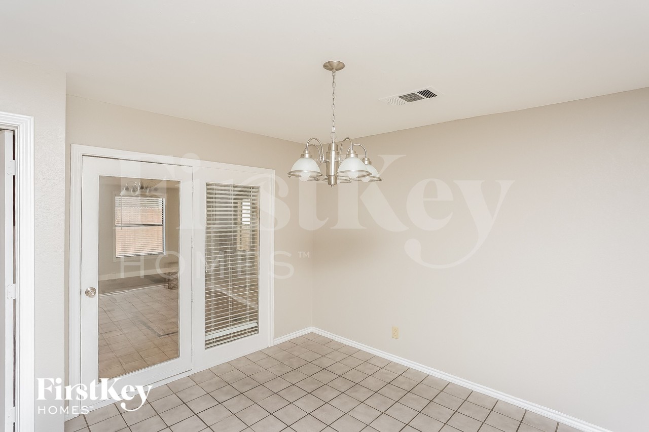 11908 Metmora Ct - Photo 4 of 16