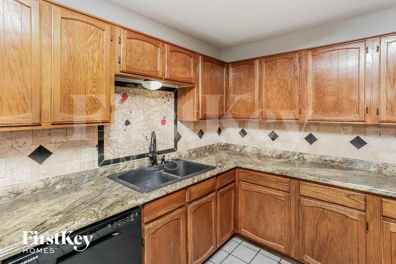 11908 Metmora Ct - Photo 5 of 16