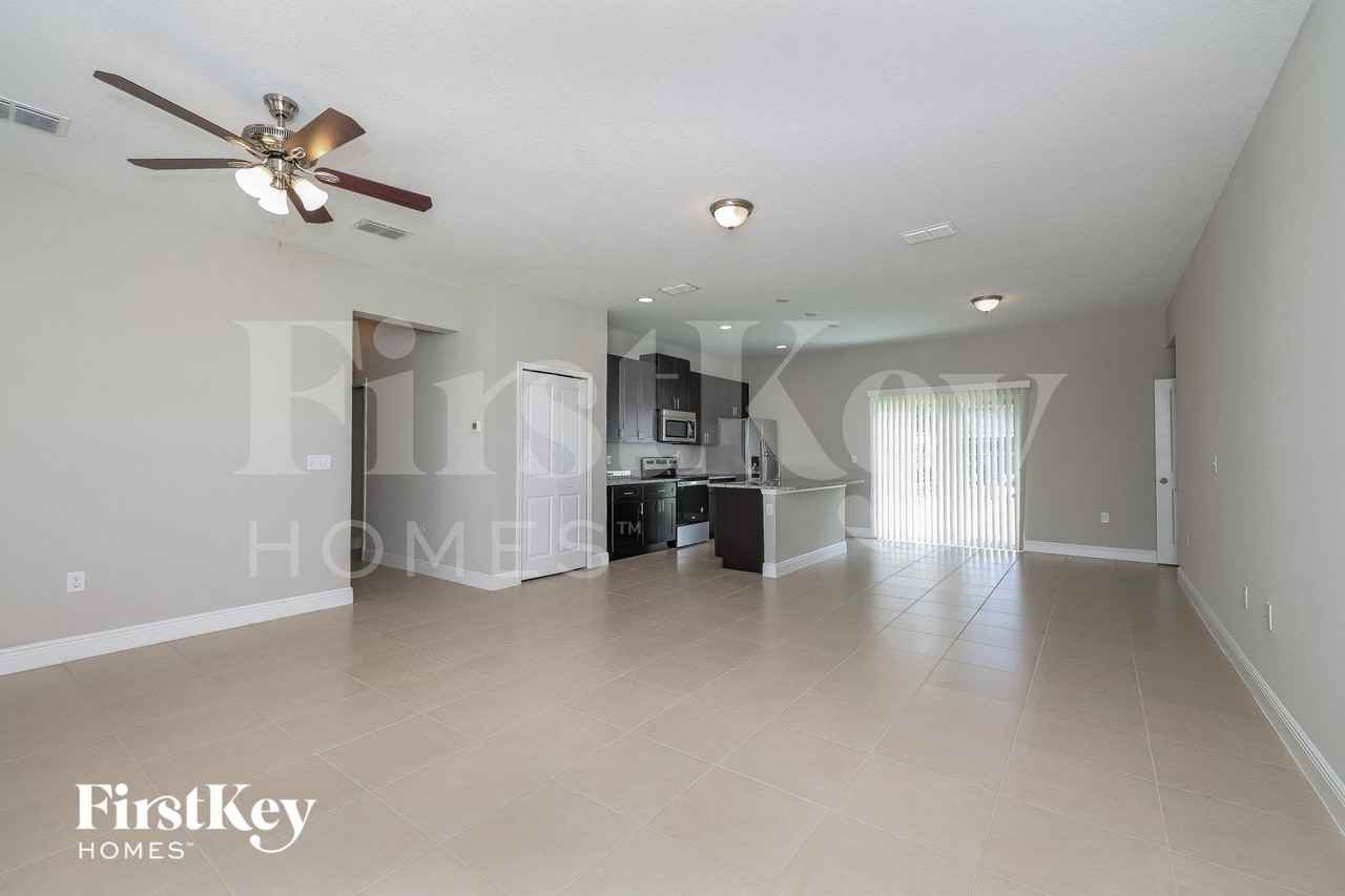 445 Eagle Dr - Photo 3 of 15