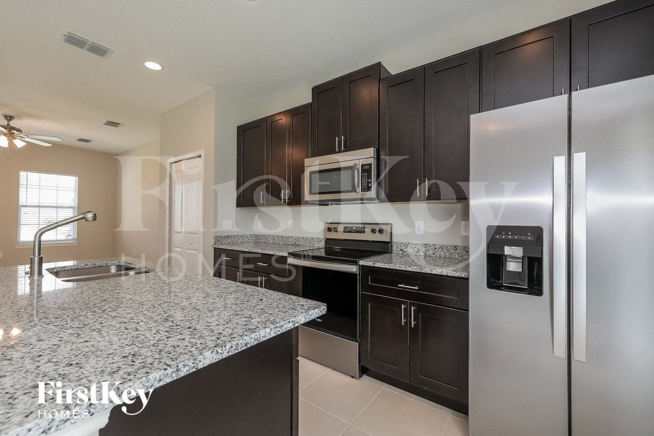 445 Eagle Dr - Photo 5 of 15