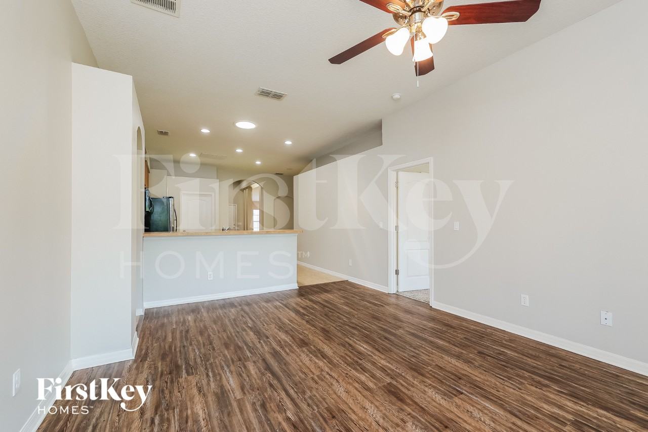 2708 Eagle Cliff Dr - Photo 4 of 16