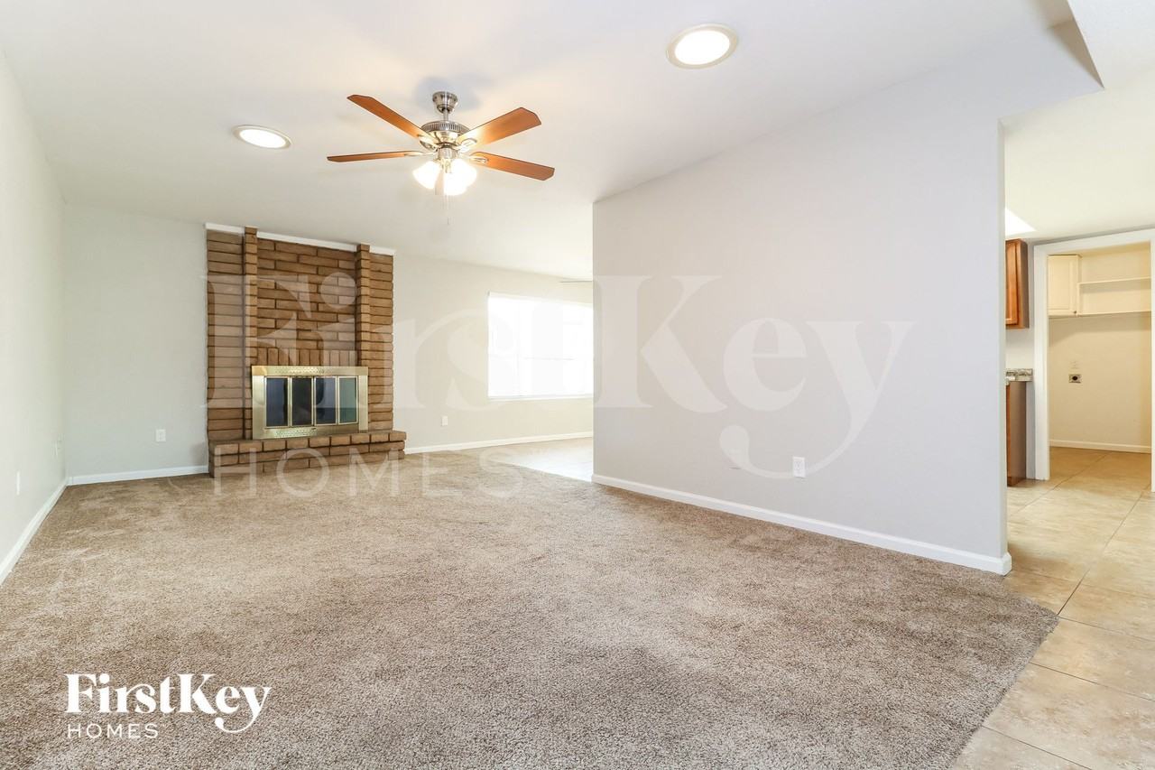 5820 W Carol Ave - Photo 4 of 15