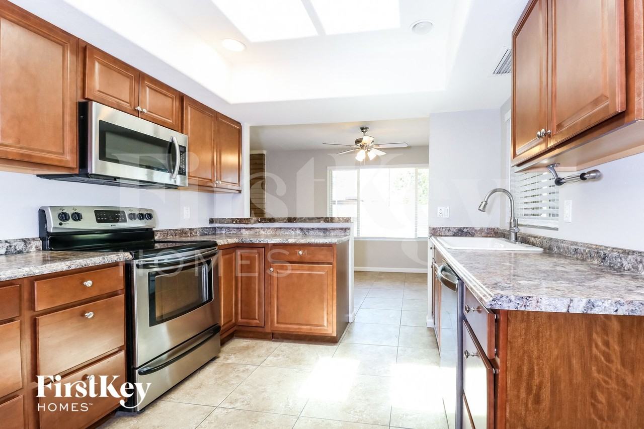 5820 W Carol Ave - Photo 6 of 15