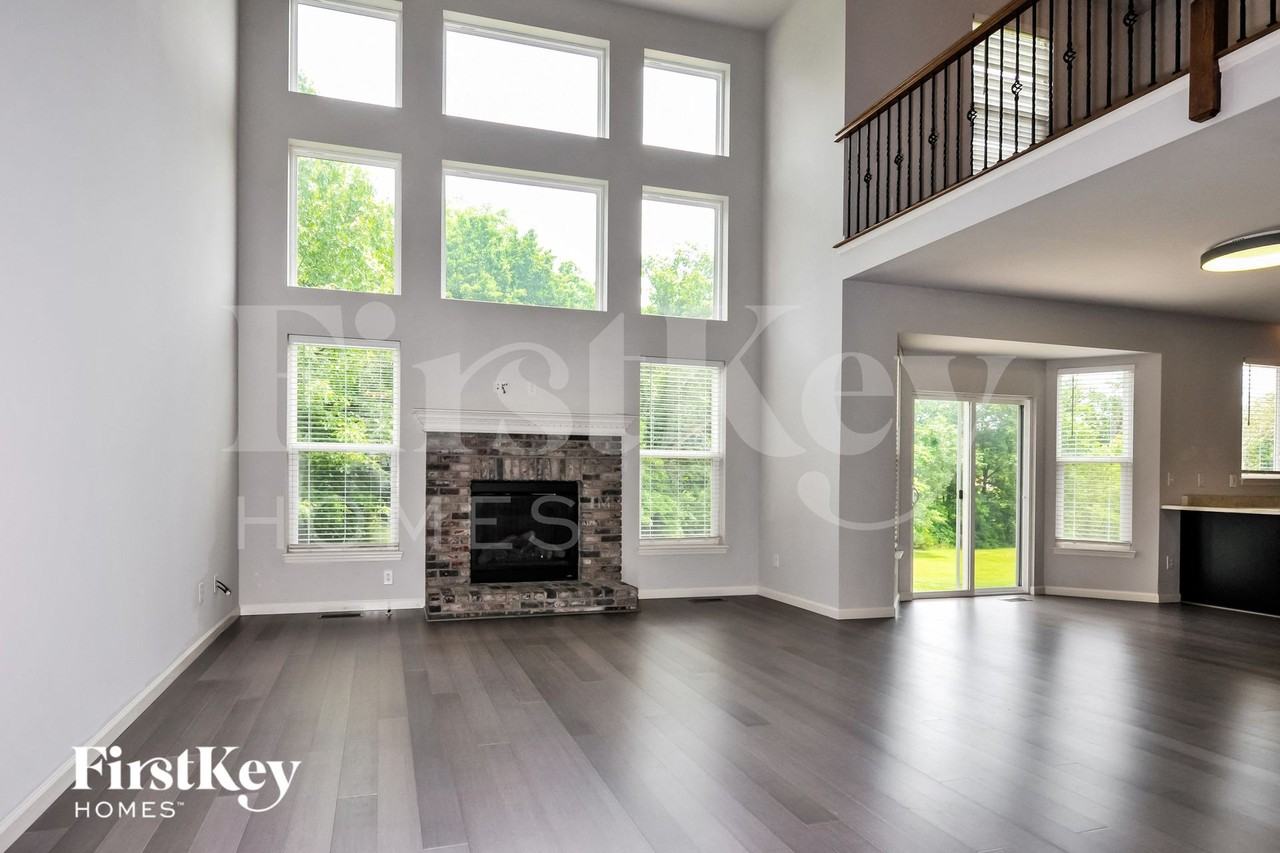 246 Lonepine Dr - Photo 3 of 15