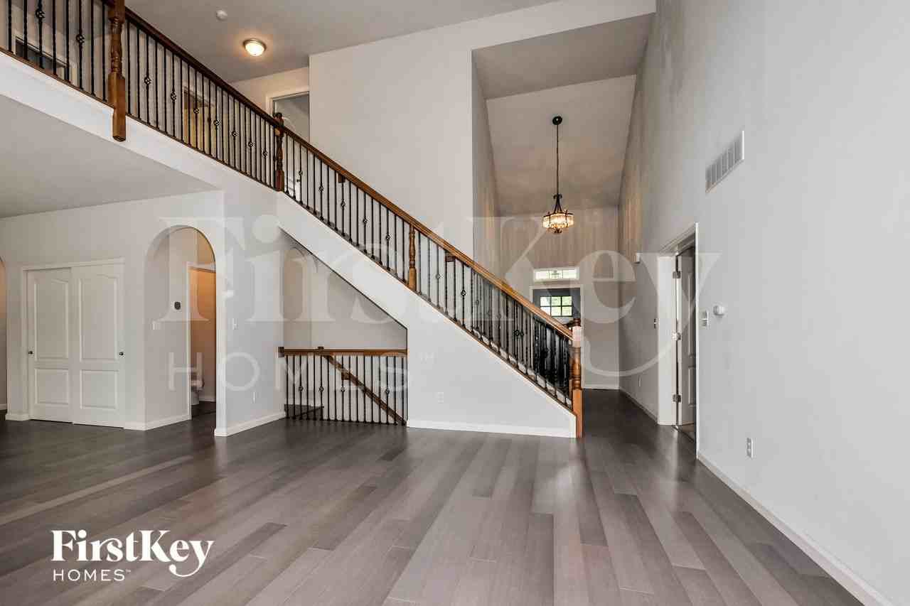 246 Lonepine Dr - Photo 4 of 15