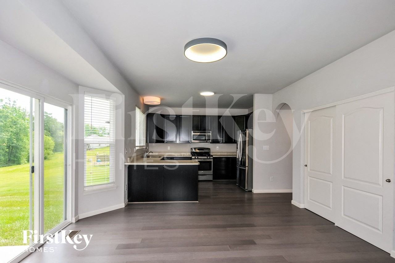 246 Lonepine Dr - Photo 5 of 15