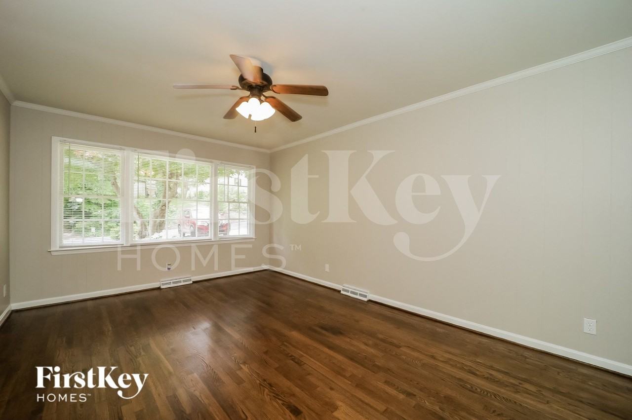 2706 Northampton Dr - Photo 2 of 15