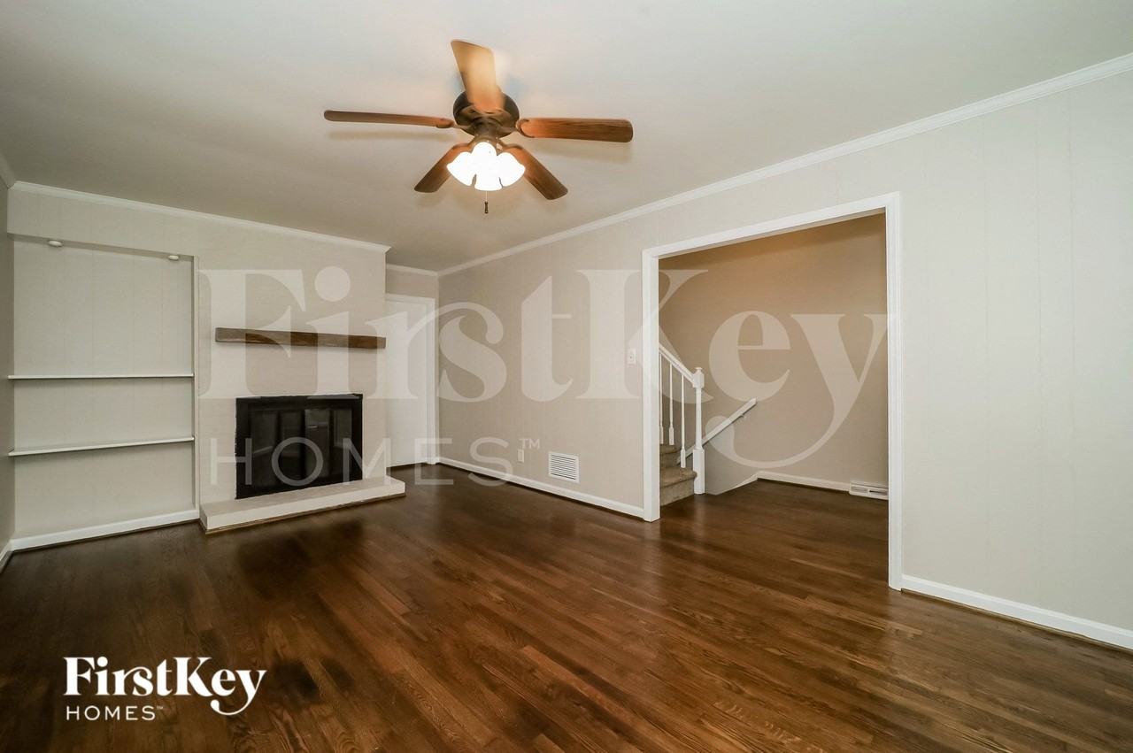 2706 Northampton Dr - Photo 3 of 15