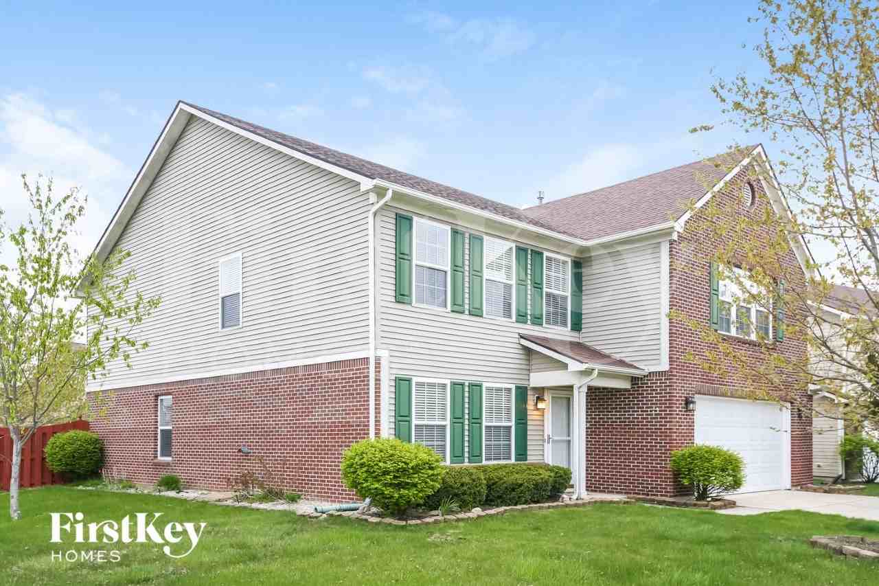 8775 N Springview Dr - Photo 2 of 15