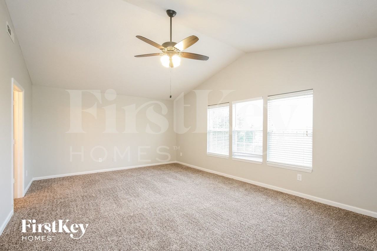 8775 N Springview Dr - Photo 6 of 15