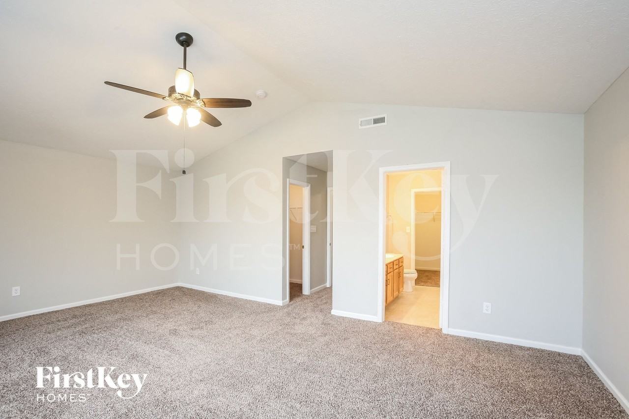 8775 N Springview Dr - Photo 7 of 15