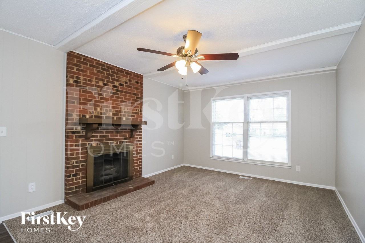 1923 Greenstone Pl - Photo 4 of 15