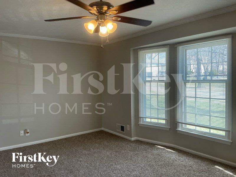 9916 Parkhill St - Photo 2 of 13