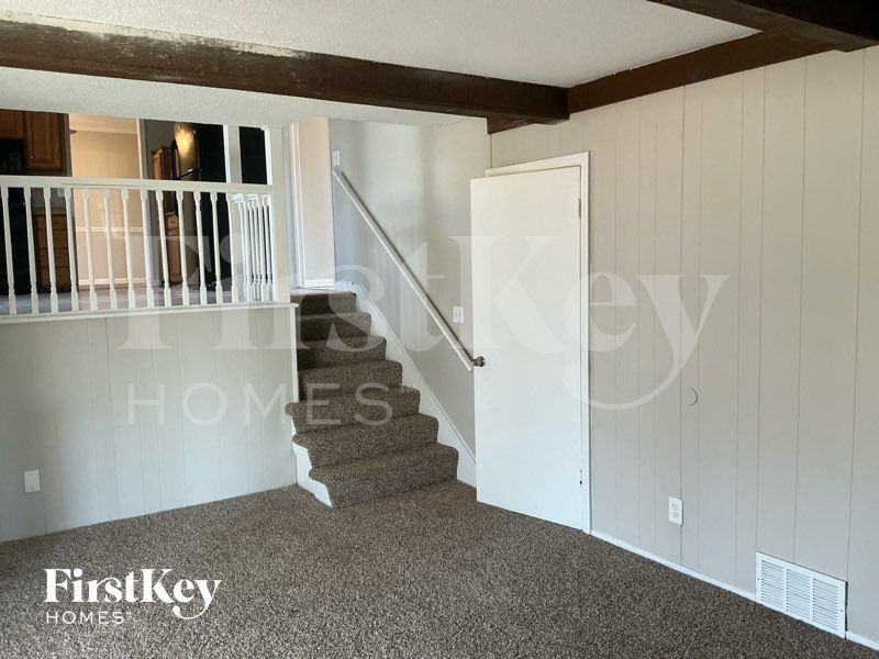 9916 Parkhill St - Photo 4 of 13