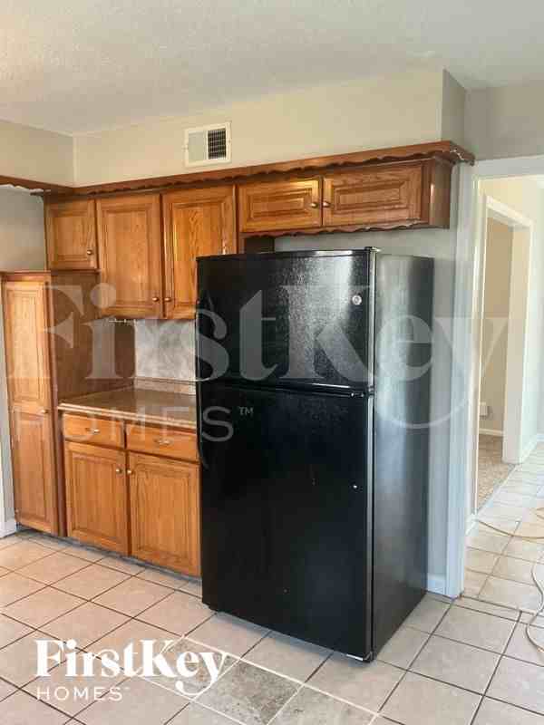 9916 Parkhill St - Photo 6 of 13