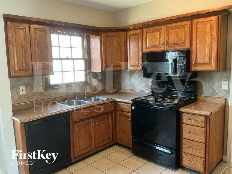 9916 Parkhill St - Photo 7 of 13