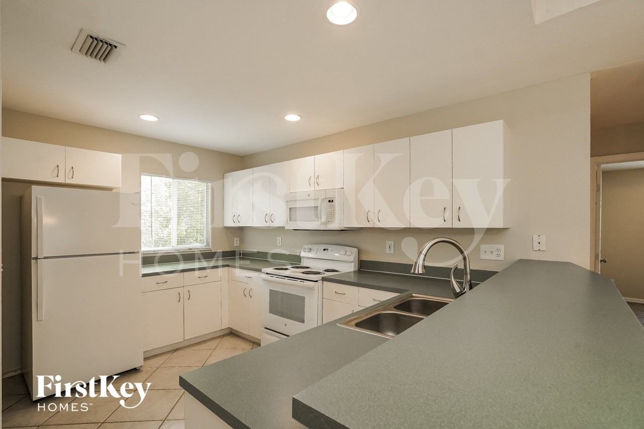 8418 Wren Rd - Photo 5 of 15