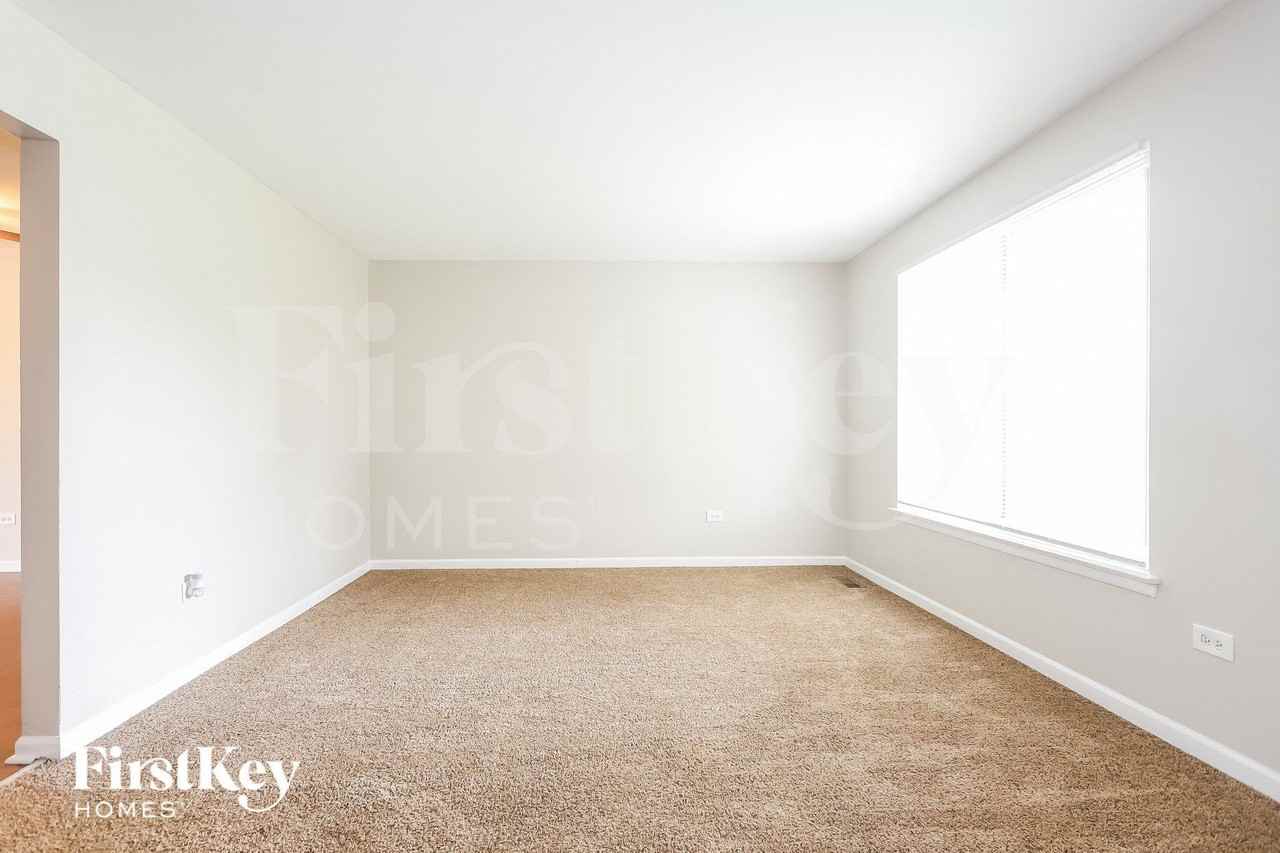 803 Blackhawk Dr - Photo 3 of 15