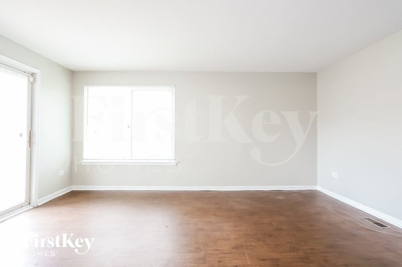 803 Blackhawk Dr - Photo 4 of 15