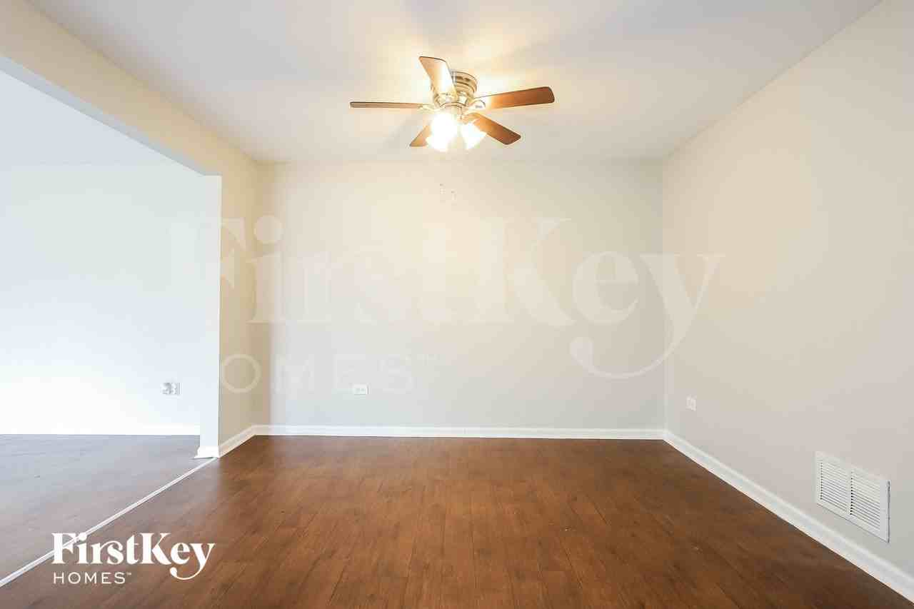 803 Blackhawk Dr - Photo 5 of 15