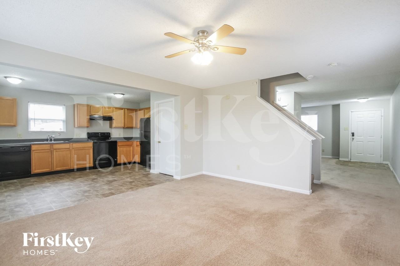 7919 Hydrangea Ct - Photo 3 of 15