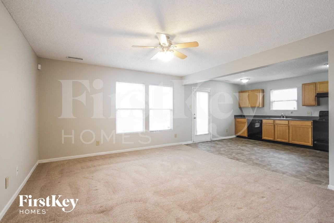 7919 Hydrangea Ct - Photo 4 of 15