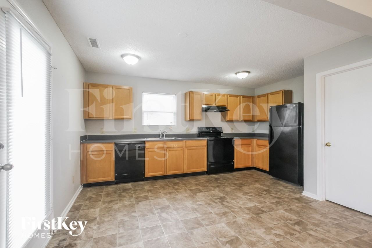 7919 Hydrangea Ct - Photo 6 of 15