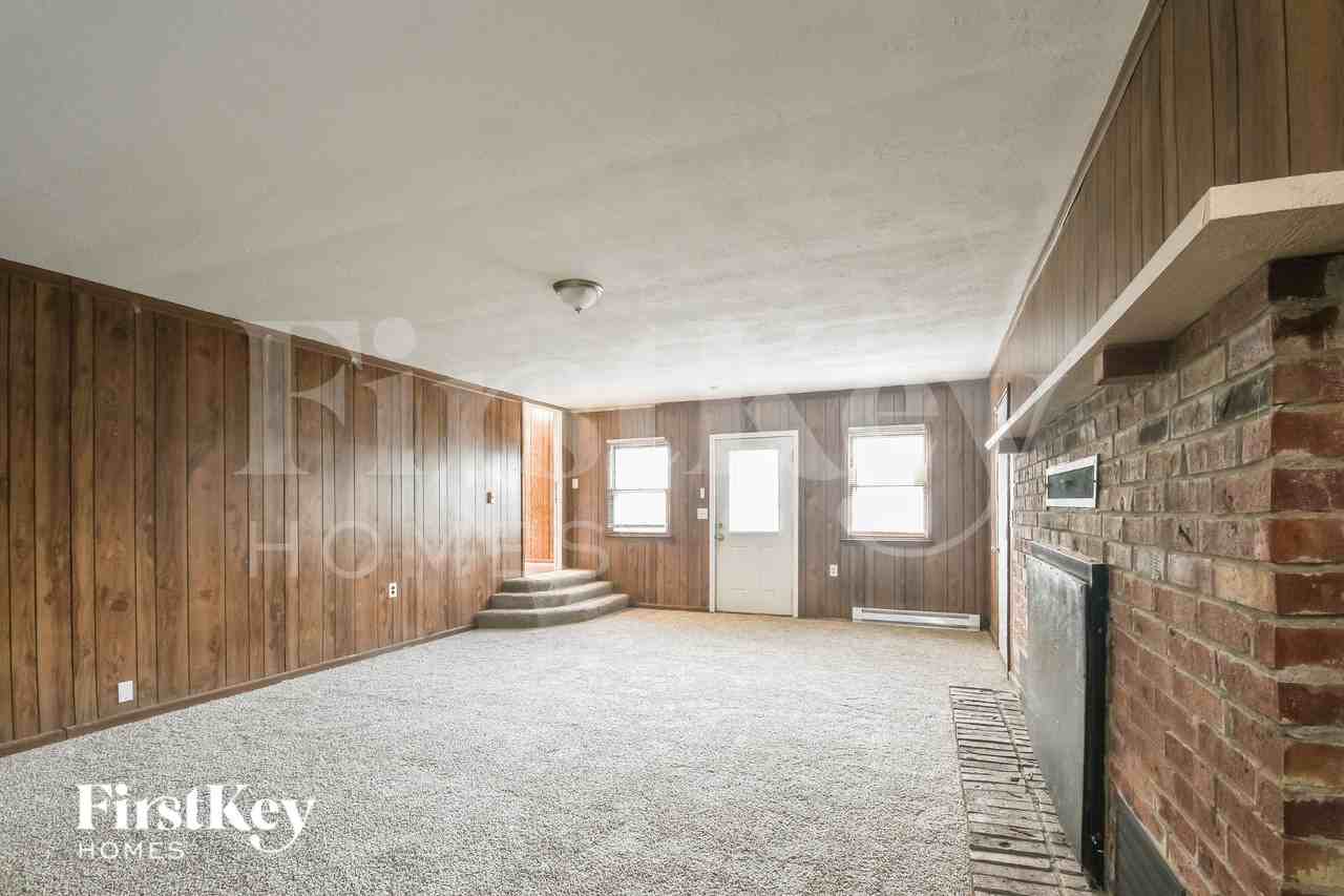 7702 E 46th St - Photo 3 of 15