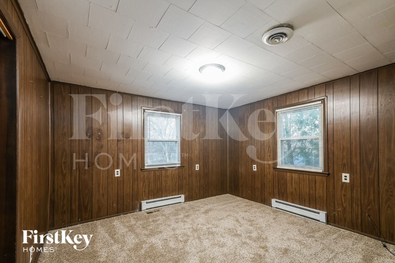 7702 E 46th St - Photo 5 of 15