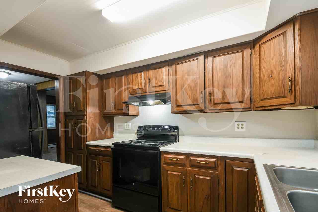 7702 E 46th St - Photo 7 of 15